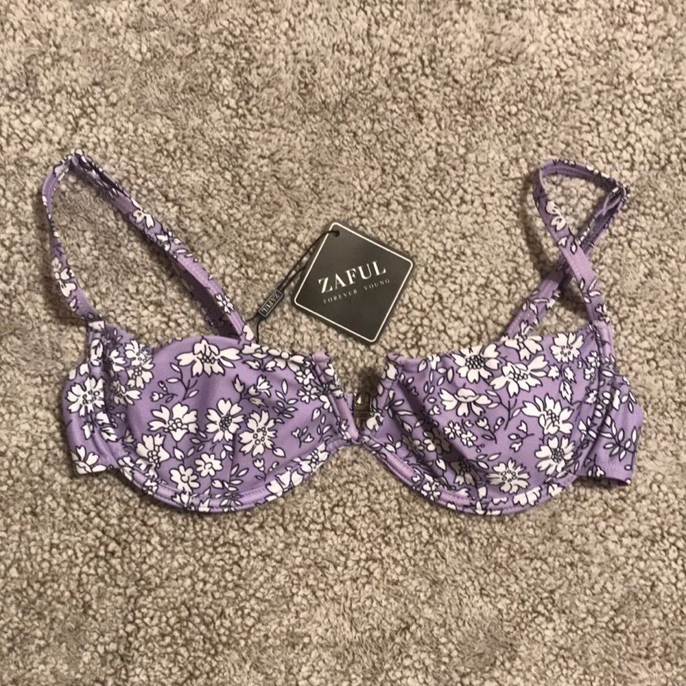 NWT Zaful Purple and White Floral Bikini Top Size Small / 4